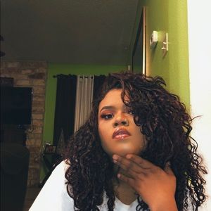 Meet your Posher, Reyna